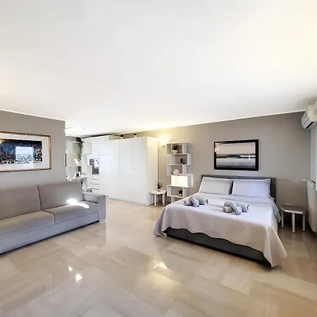 Penthouse In The Heart Of Bari With Terrace Apartment Exterior photo