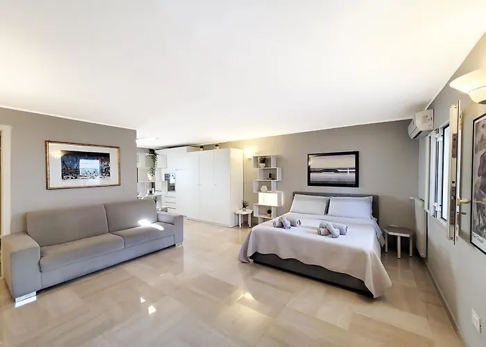 Penthouse In The Heart Of Bari With Terrace